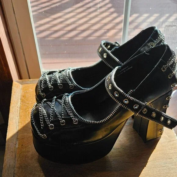Goth Heels - Picture 2 of 3